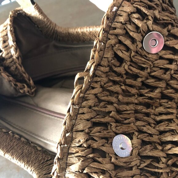 Woven Straw Wood Handle Tote Bag - Picture 4 of 5